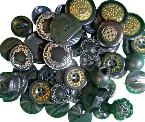 (40) Vintage 3/4#034-1#034 Black Plastic Shank 2Amp4-Hole Buttons Mixed Lot-Z905B