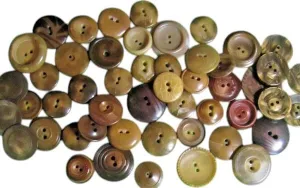 (50) Vintage 3/4#034-1Amp1/8#034 Brown Plastic Amp Veg Ivory 2-Hole Buttons Mixed Lot-Z910