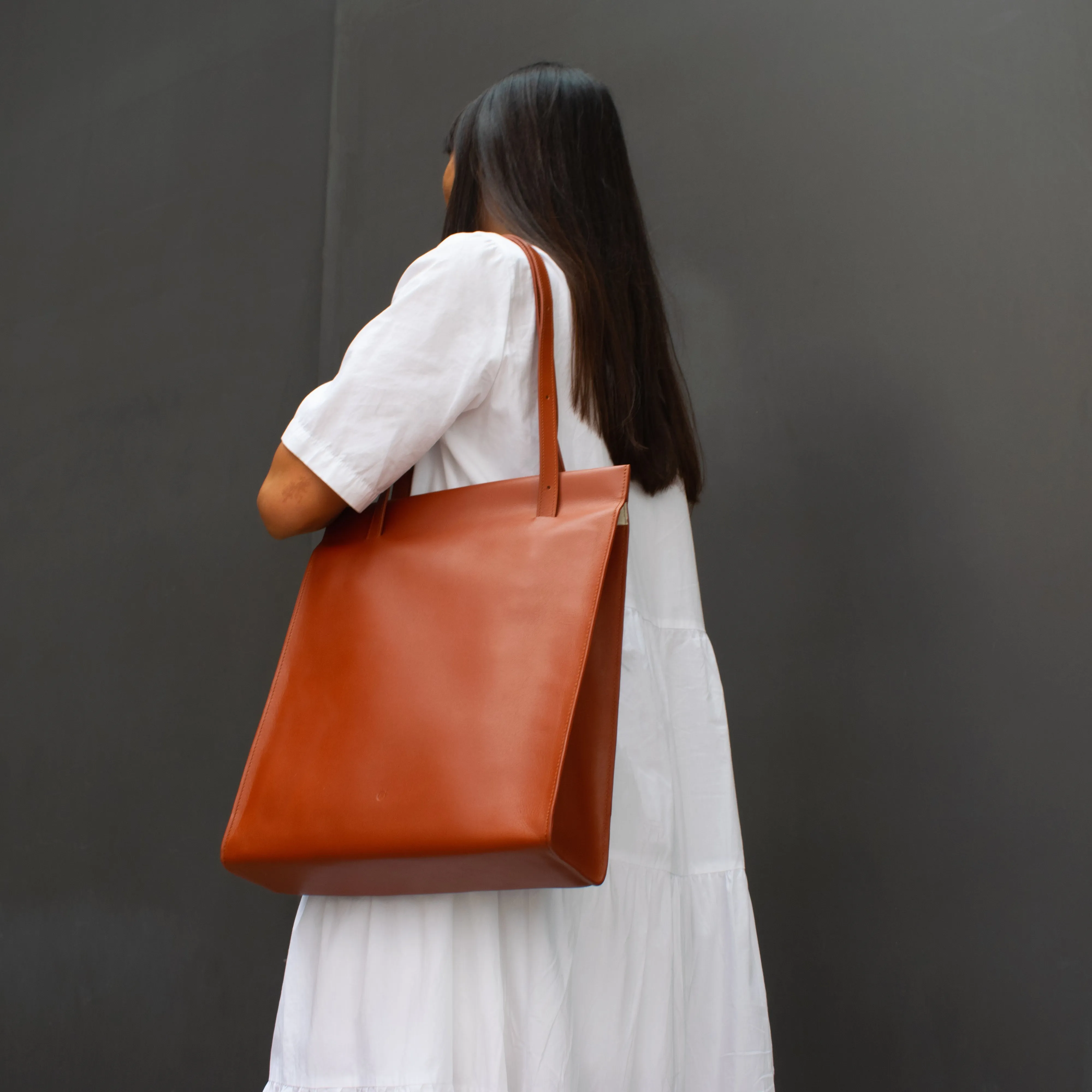 Adjustable Tote Bag in Rust Brown