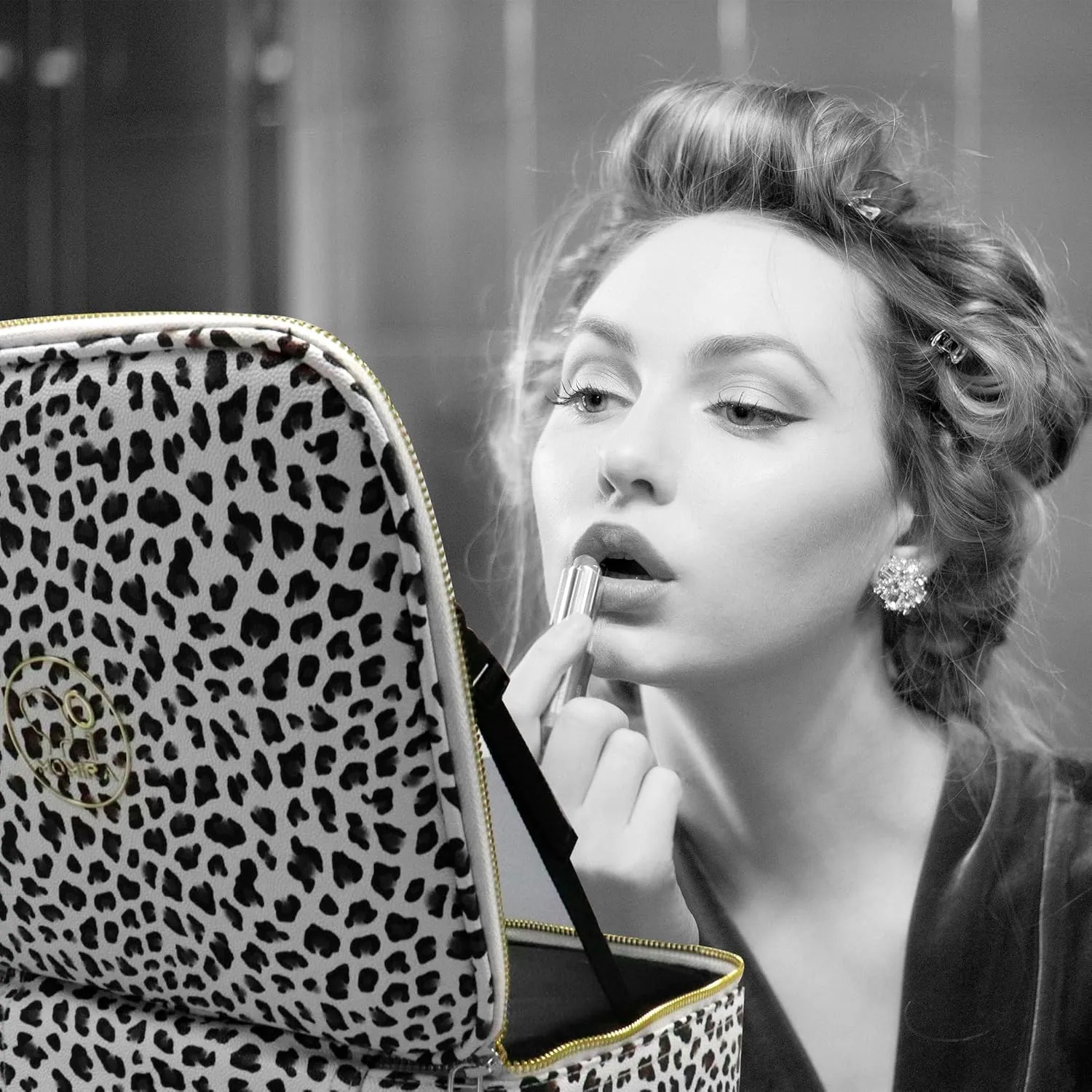 MOMIRA Makeup Bag with Mirror and Light Travel Makeup Train Case Cosmetic Organizer Portable Artist Storage Bag with Adjustable Dividers Makeup Brushes Storage Organizer Leopard-White