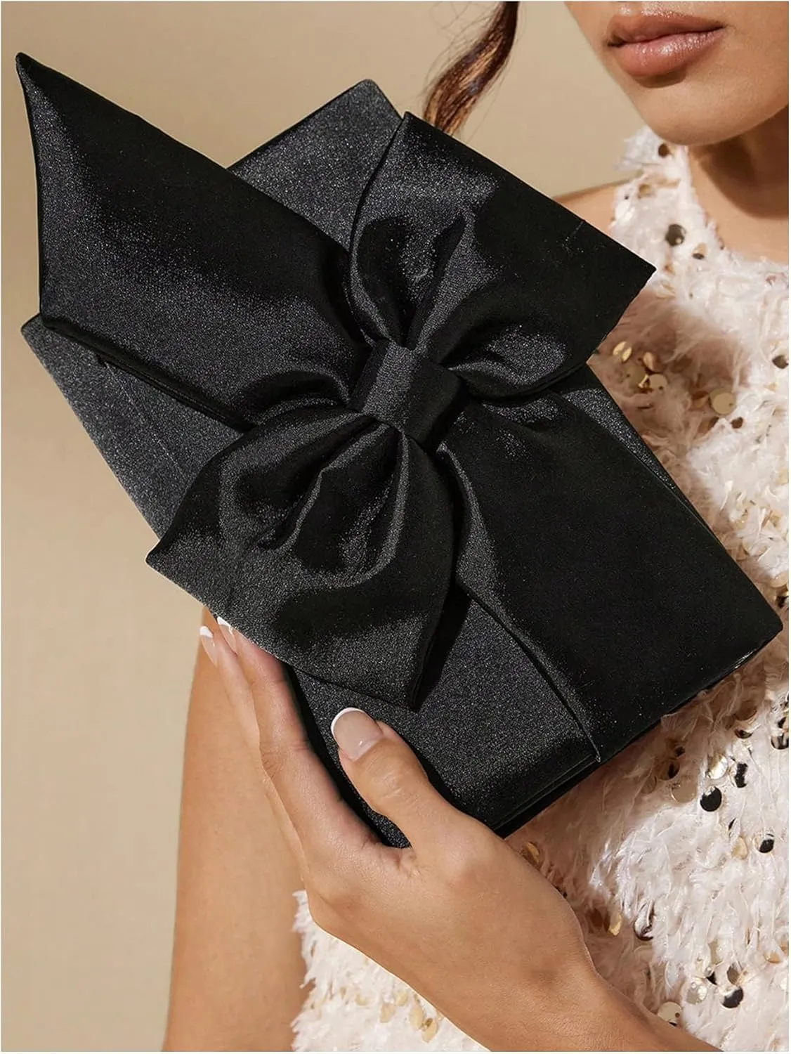 QWINEE Women's Elegant Bow Knot Clutch Purse Flap Magnet Small Handbag with Chain Strap
